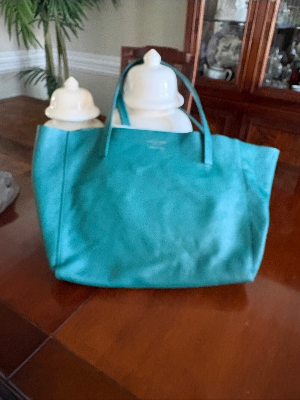 Kurt Geiger green tote beautiful and never used.perfect for traveling.
